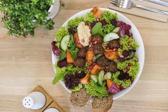 Falafel Tahini Salát